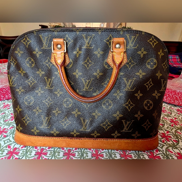 Well Loved Louis Vuitton Alma PM - Picture 3 of 17